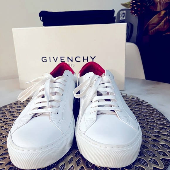 GIVENCHY
White & Red Urban Knots Sneakers - Picture 2 of 3